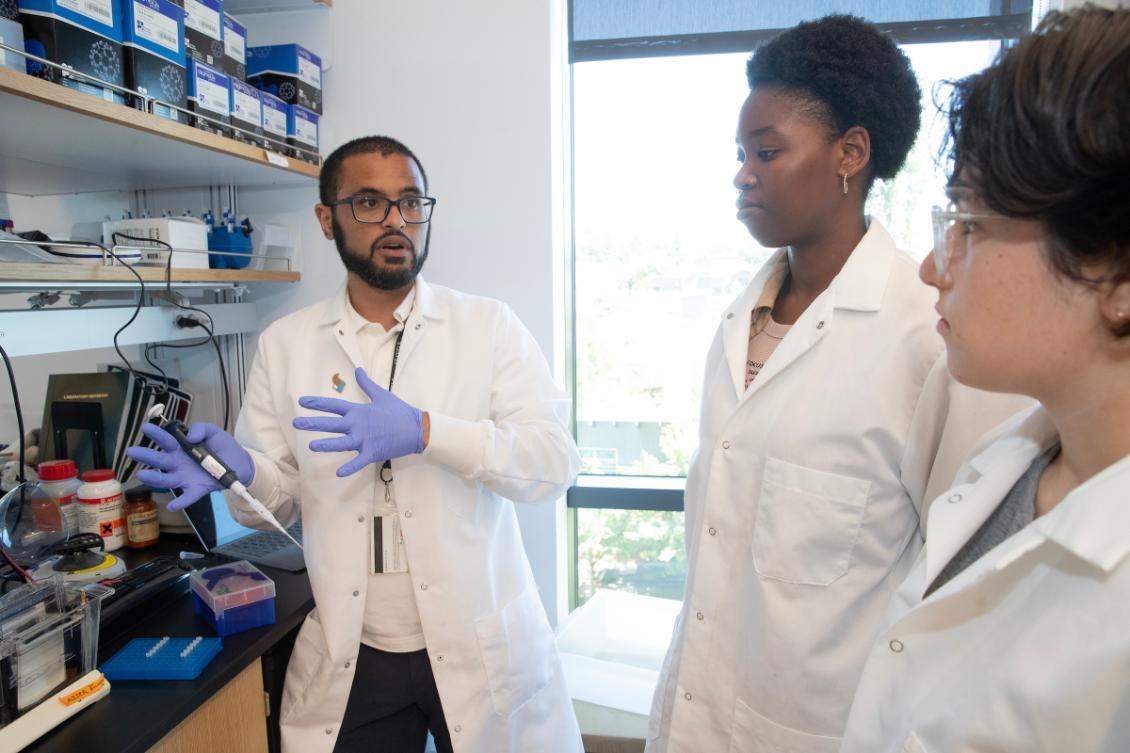 Professor Chris Whidbey in lab